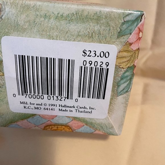 Chipmunks with Album Tender Touches Hallmark Figurine - Picture 8 of 8